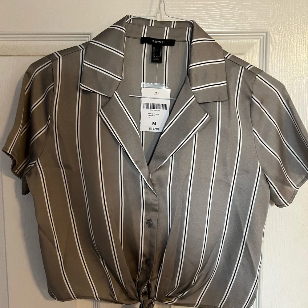 Forever 21 Top - Picture 1 of 4